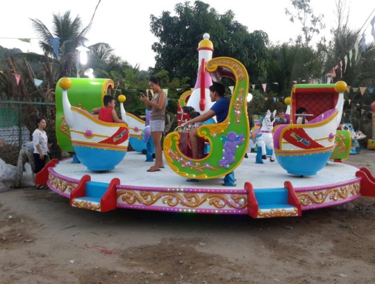 MÂM XOAY LY NỮ HOÀNG